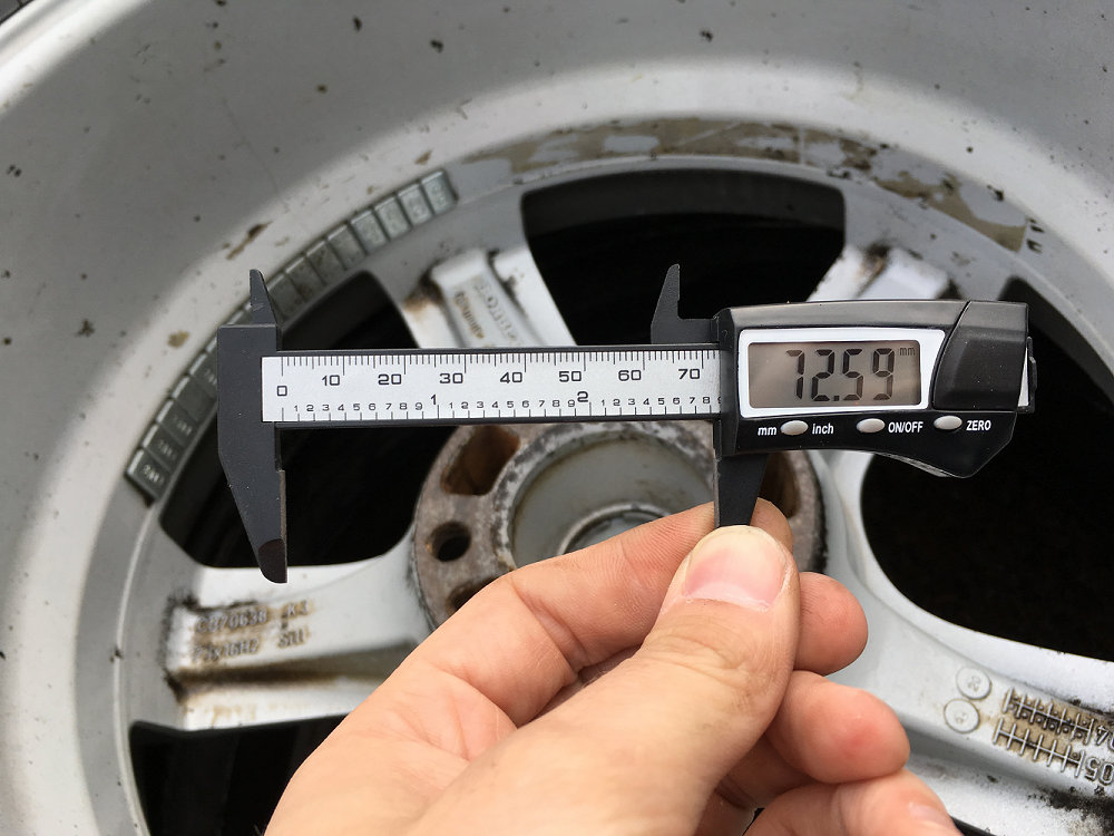 Otwór centrujący felgi