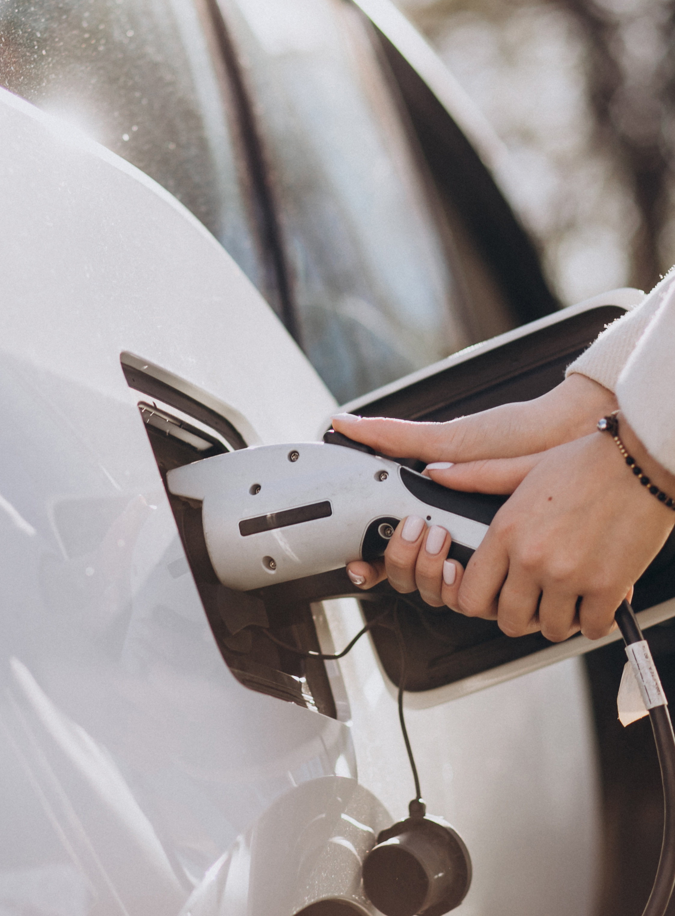 Pedais em carros elétricos e híbridos