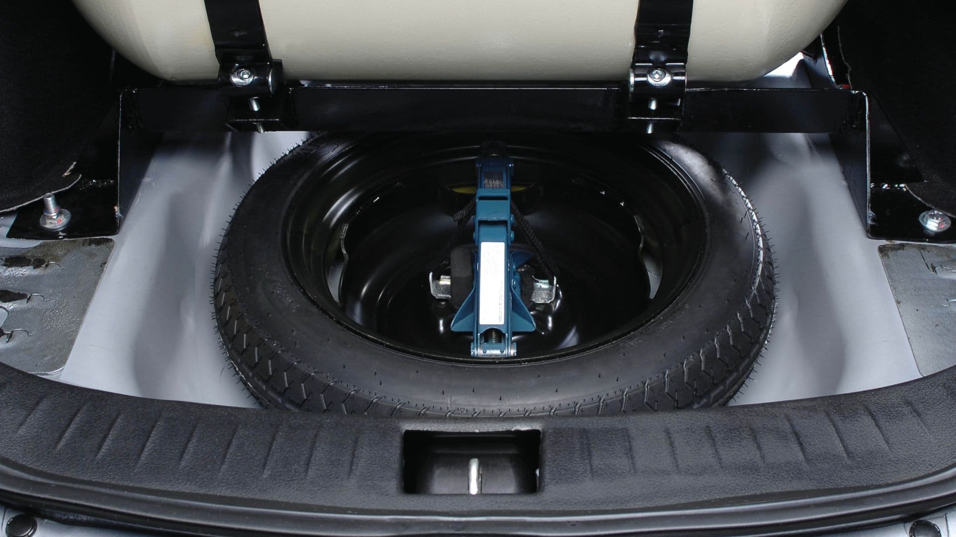 Spare wheel vs temporary spare wheel. Durability, regulations and price