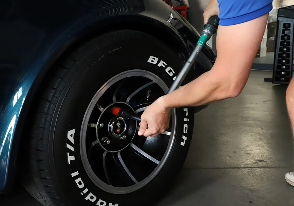 Wrench size for tightening bolts – 17). Bolt are best tightened using a torque wrench - LadneFelgi.pl