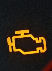Check Engine – mit jelent, és vezethető-e ezzel a lámpával?