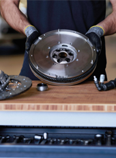 Kettős tömegű lendkerék – mi ez, hogyan működik, és milyen tünetek utalnak a meghibásodására?