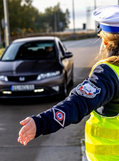 Jaki jest mandat za złe światła w samochodzie w 2026 roku? Sprawdź aktualny taryfikator 
